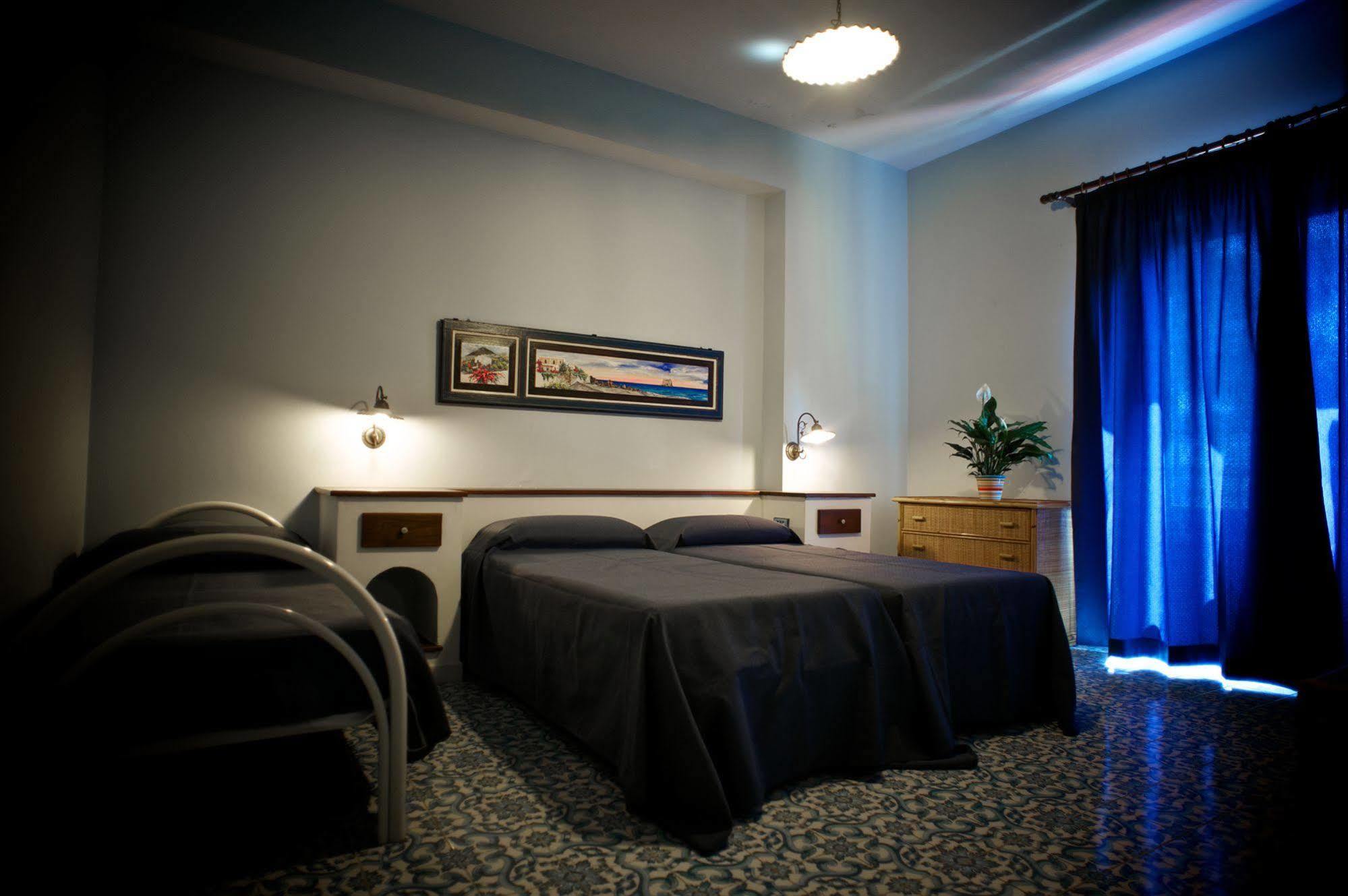 ליפארי Pietra Pomice Hotel מראה חיצוני תמונה