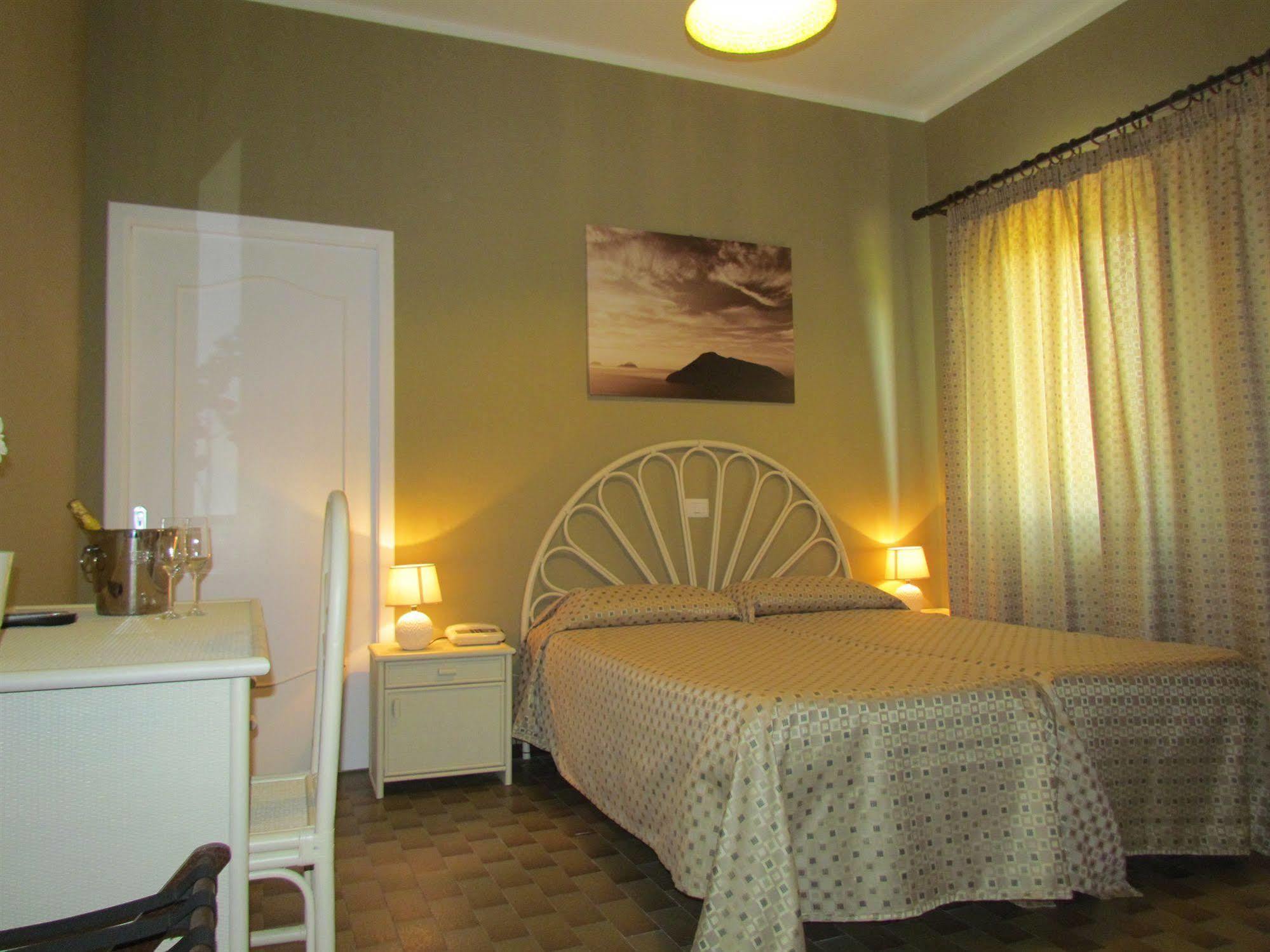 ליפארי Pietra Pomice Hotel מראה חיצוני תמונה