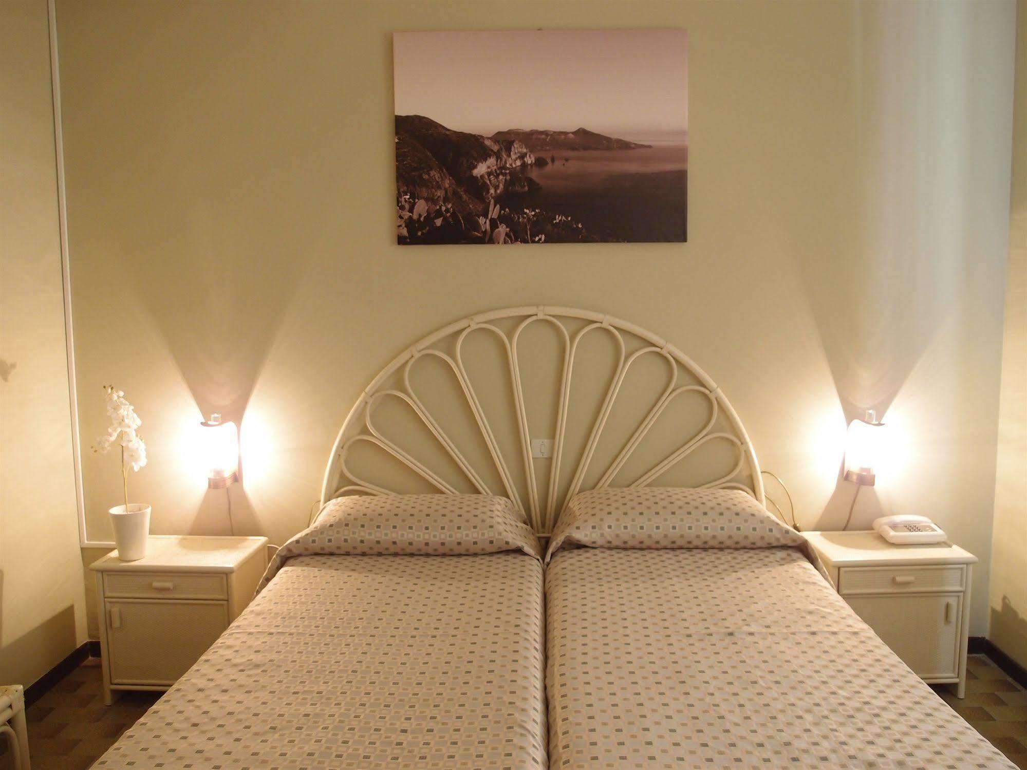 ליפארי Pietra Pomice Hotel מראה חיצוני תמונה