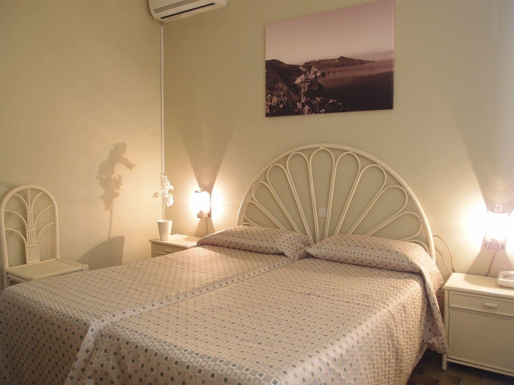 ליפארי Pietra Pomice Hotel מראה חיצוני תמונה