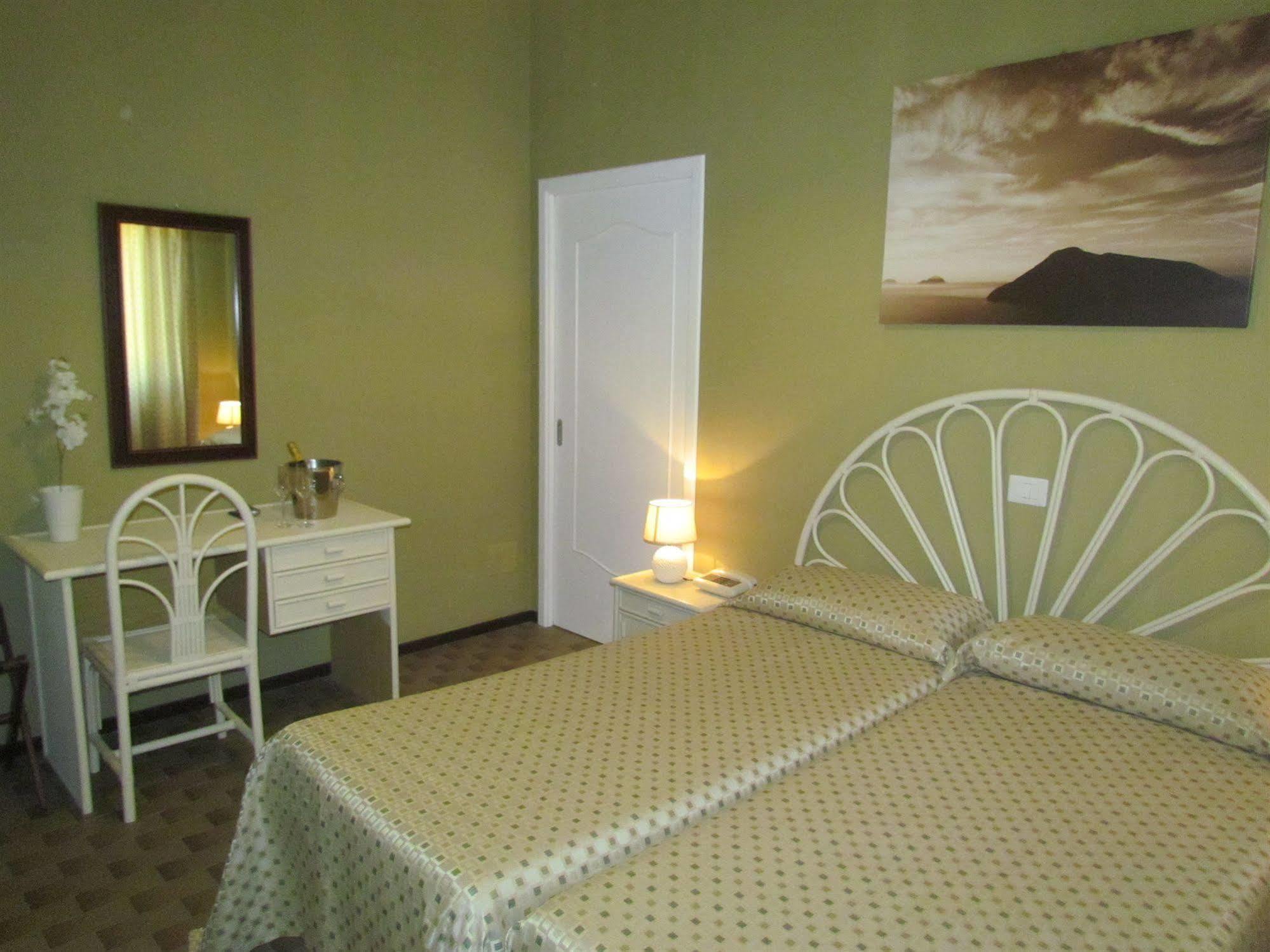 ליפארי Pietra Pomice Hotel מראה חיצוני תמונה